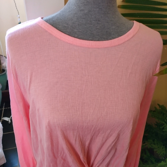 Top with a Twist - Picture 6 of 9